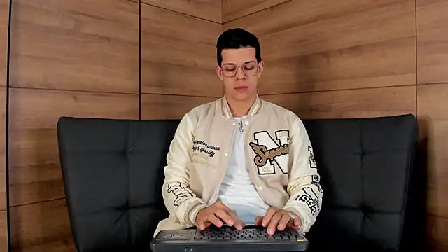 Snapshot of MarcoSullivan chatting on 01.11.25 MarcoSullivan online show from 01.11.25