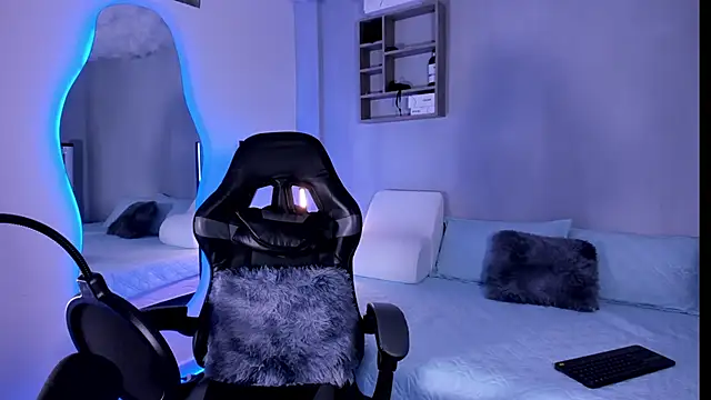 Snapshot of MarcoSullivan chatting on 10.16.25 MarcoSullivan online show from 10.16.25