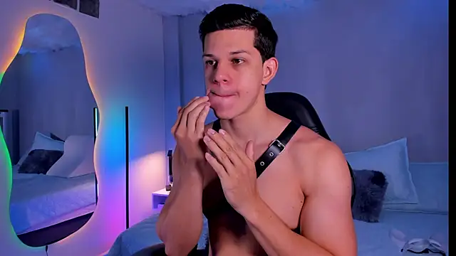 Snapshot of MarcoSullivan chatting on 11.01.25 MarcoSullivan online show from 11.01.25