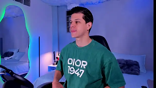 Snapshot of MarcoSullivan chatting on 11.19.25 MarcoSullivan online show from 11.19.25