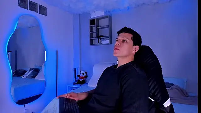 Snapshot of MarcoSullivan chatting on 11.24.25 MarcoSullivan online show from 11.24.25