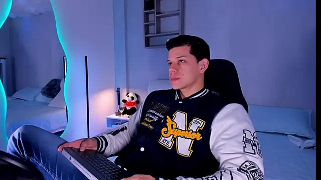 Snapshot of MarcoSullivan chatting on 11.28.25 MarcoSullivan online show from 11.28.25