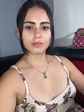 Snapshot of Azuna25 chatting on 04.29.26 Azuna25 online show from 04.29.26