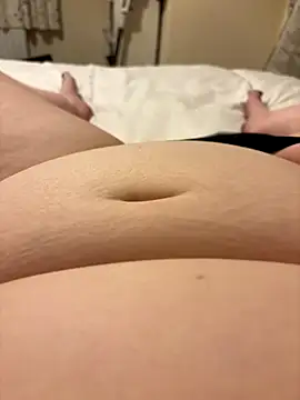 Snapshot of curvygirll2 chatting on 11.17.25 curvygirll2 online show from 11.17.25