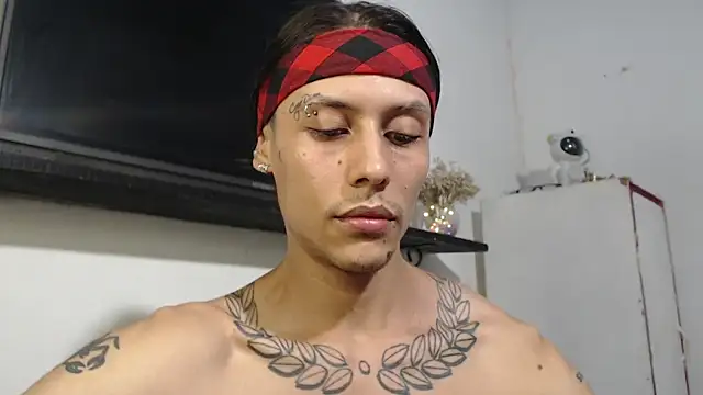 Snapshot of bix_couples chatting on 11.02.25 bix couples online show from 11.02.25