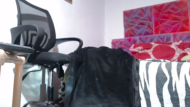 Snapshot of bix_couples chatting on 11.23.25 bix couples online show from 11.23.25