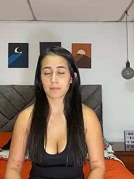 AnithaFigueroa1 online show from 12.17.24