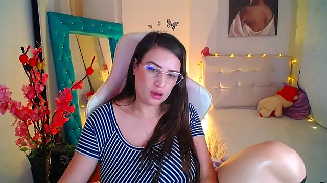 esmeraldaa230 online show from 02.16.25