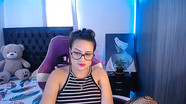 Snapshot of esmeraldaa230 chatting on 05.31.26 esmeraldaa230 online show from 05.31.26