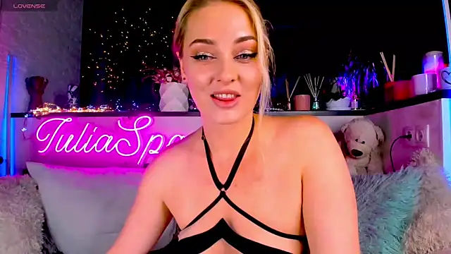 Snapshot of _JuliaSpace_ chatting on 12.08.24 JuliaSpace online show from 12.08.24