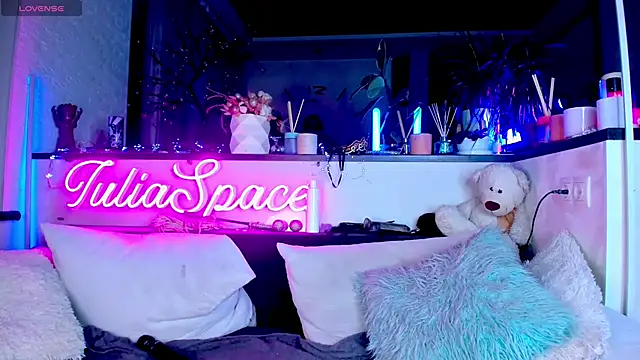 Snapshot of _JuliaSpace_ chatting on 01.01.25 JuliaSpace online show from 01.01.25