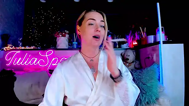 Snapshot of _JuliaSpace_ chatting on 02.09.25 JuliaSpace online show from 02.09.25