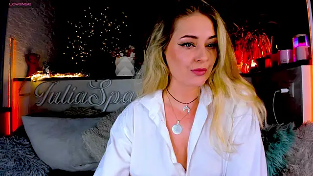 Snapshot of _JuliaSpace_ chatting on 03.11.25 JuliaSpace online show from 03.11.25