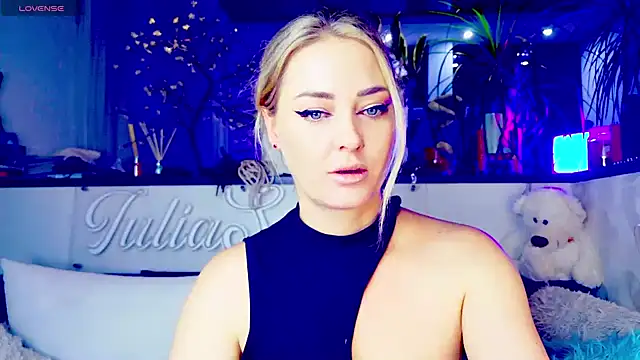 Snapshot of _JuliaSpace_ chatting on 11.09.25 JuliaSpace online show from 11.09.25