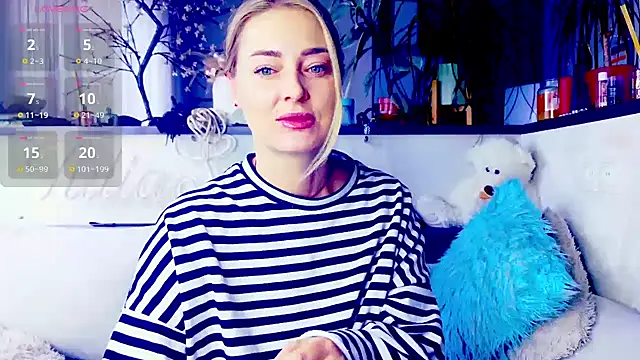 Snapshot of _JuliaSpace_ chatting on 11.13.25 JuliaSpace online show from 11.13.25