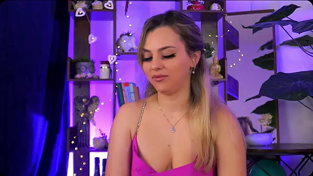 Snapshot of Bailey_Evans chatting on 10.11.25 Bailey Evans online show from 10.11.25