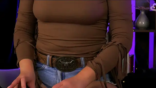 Snapshot of Bailey_Evans chatting on 10.24.25 Bailey Evans online show from 10.24.25