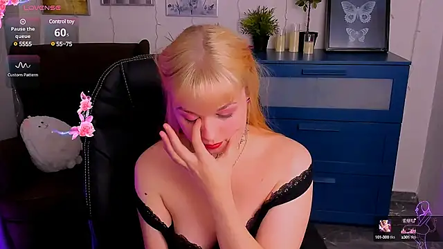 Snapshot of AlicePopsy chatting on 03.20.25 AlicePopsy online show from 03.20.25