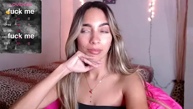 Snapshot of MitchWilson1 chatting on 10.12.25 MitchWilson1 online show from 10.12.25