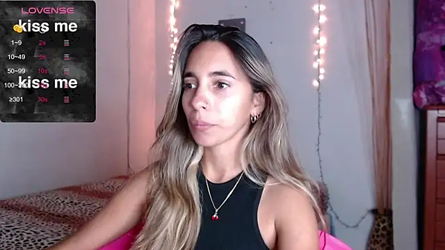 Snapshot of MitchWilson1 chatting on 10.16.25 MitchWilson1 online show from 10.16.25