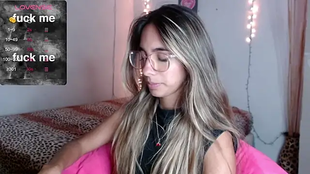 Snapshot of MitchWilson1 chatting on 10.24.25 MitchWilson1 online show from 10.24.25