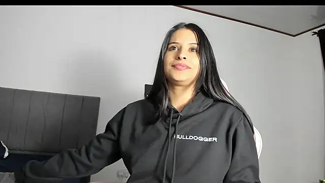 Snapshot of _elektrah chatting on 12.28.24 elektrah online show from 12.28.24