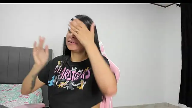 Snapshot of _elektrah chatting on 02.16.25 elektrah online show from 02.16.25