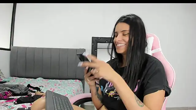 Snapshot of _elektrah chatting on 02.16.25 elektrah online show from 02.16.25