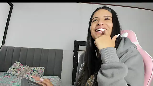 Snapshot of _elektrah chatting on 02.19.25 elektrah online show from 02.19.25