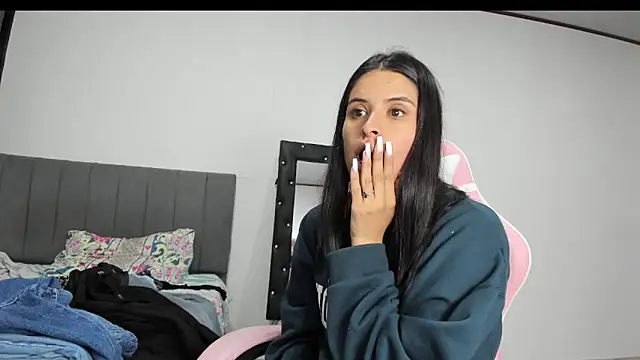 Snapshot of _elektrah chatting on 02.20.25 elektrah online show from 02.20.25