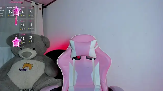 Snapshot of _elektrah chatting on 10.28.25 elektrah online show from 10.28.25