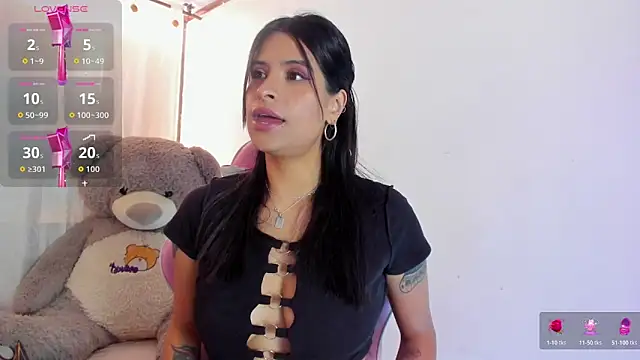 Snapshot of _elektrah chatting on 11.30.25 elektrah online show from 11.30.25