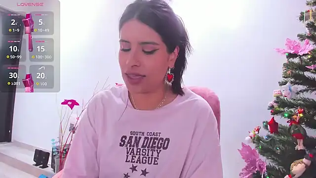 Snapshot of _elektrah chatting on 12.17.25 elektrah online show from 12.17.25