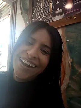 Snapshot of _elektrah chatting on 12.19.25 elektrah online show from 12.19.25