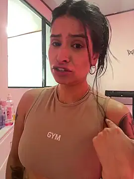 Snapshot of _elektrah chatting on 02.25.26 elektrah online show from 02.25.26