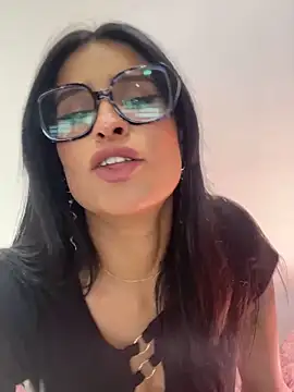 Snapshot of _elektrah chatting on 04.22.26 elektrah online show from 04.22.26