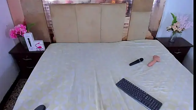 LizBrook online show from 11.08.25