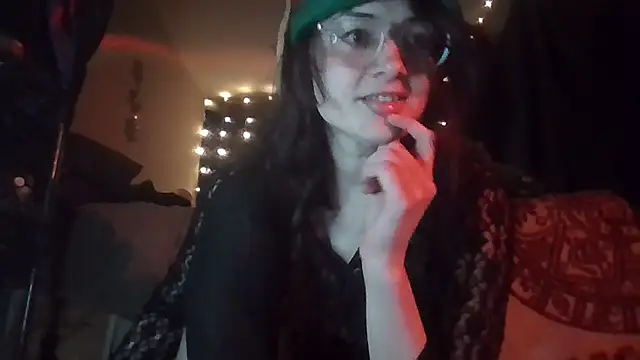 EyaDivine1 online show from 12.19.24