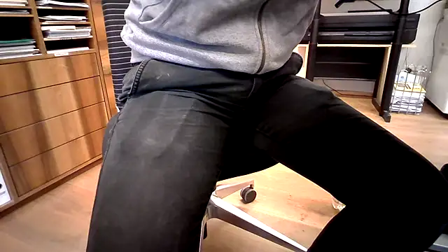 Snapshot of 10_1992 chatting on 12.09.24 10 1992 online show from 12.09.24