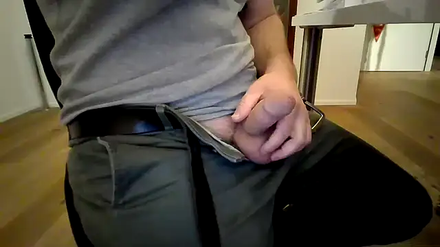 Snapshot of 10_1992 chatting on 01.20.25 10 1992 online show from 01.20.25