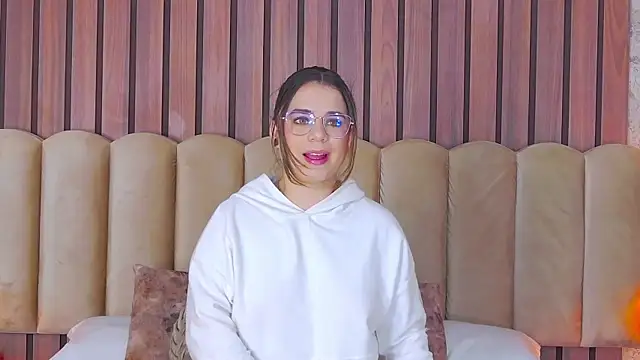 ThaniaJones online show from 09.17.25