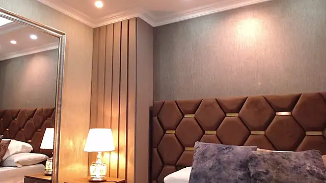 ThaniaJones online show from 04.14.26