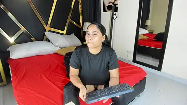 Snapshot of EmiliWilliams chatting on 03.12.25 EmiliWilliams online show from 03.12.25