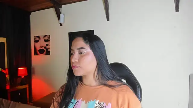 Snapshot of EmiliWilliams chatting on 10.11.25 EmiliWilliams online show from 10.11.25