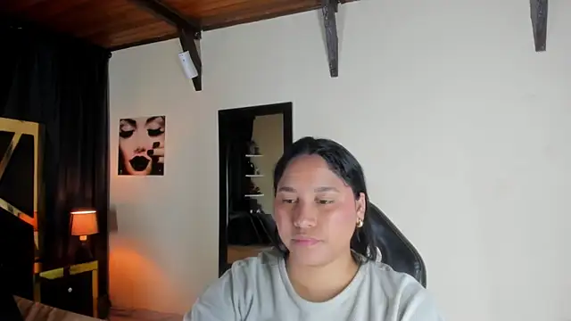 Snapshot of EmiliWilliams chatting on 11.18.25 EmiliWilliams online show from 11.18.25