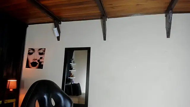 Snapshot of EmiliWilliams chatting on 11.20.25 EmiliWilliams online show from 11.20.25