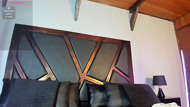 Snapshot of EmiliWilliams chatting on 02.11.26 EmiliWilliams online show from 02.11.26