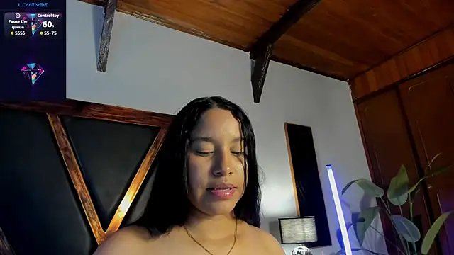Snapshot of EmiliWilliams chatting on 05.26.26 EmiliWilliams online show from 05.26.26