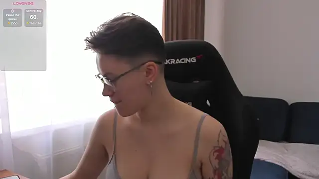Snapshot of JessieFlower chatting on 05.15.26 JessieFlower online show from 05.15.26