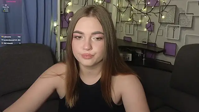 Snapshot of Grace_Fantasy chatting on 09.28.25 Grace Fantasy online show from 09.28.25